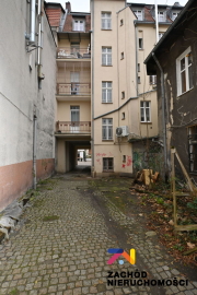 Całe piętro w kamienicy w centrum miasta